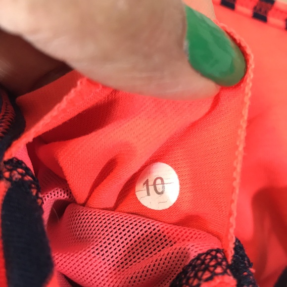 π Lululemon Flow Y Stripes Sports Bra - Picture 3 of 15